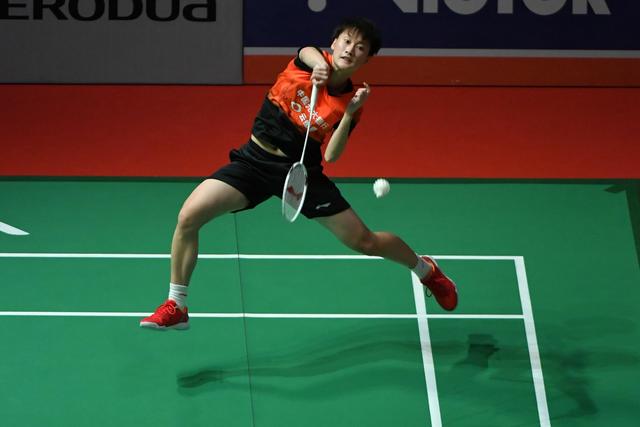 东西部得分王各砍10分，詹姆斯贡献劈扣，两队首节战平