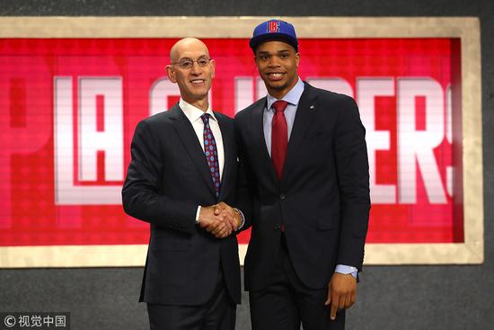 本赛季湖人打到关键时刻的比赛8胜0负，未尝败绩