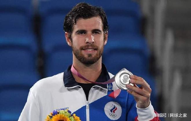 坚守球门的 坚守球门的