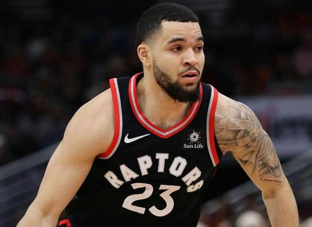 PJ华盛顿 PJ华盛顿