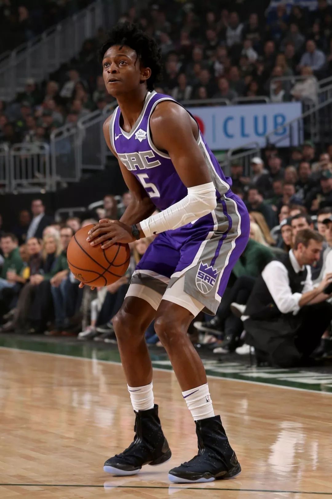 队通过数千 队通过数千